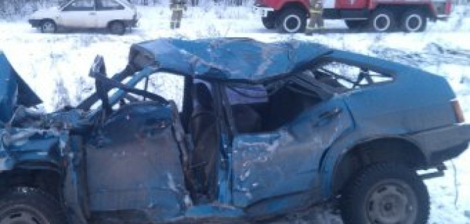 Под Воронежем поезд сбил ВАЗ на переезде: водитель погиб