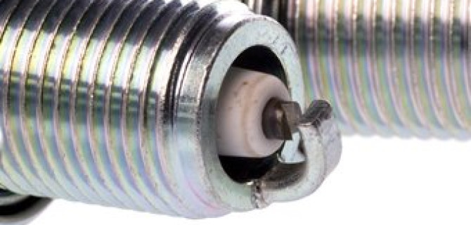 После замены свечей дергается машина