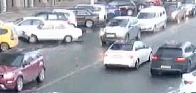 Массовая авария в Краснодаре попала на видео