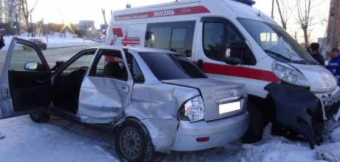 В ДТП со «скорой» в Екатеринбурге пострадали пять человек, включая ребенка