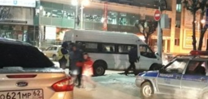 В Рязани маршрутка врезалась в столб