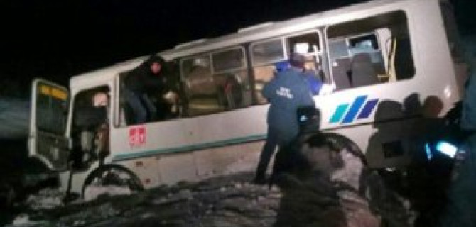 В Пермском крае в ДТП с вахтовым автобусом погибли три человека