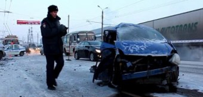 В Челябинске в лобовом ДТП погиб водитель иномарки