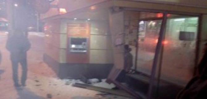 В Кемерове иномарка врезалась в остановку