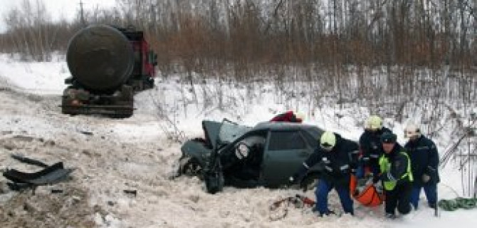 Под Самарой в ДТП с нефотевозом погибла женщина