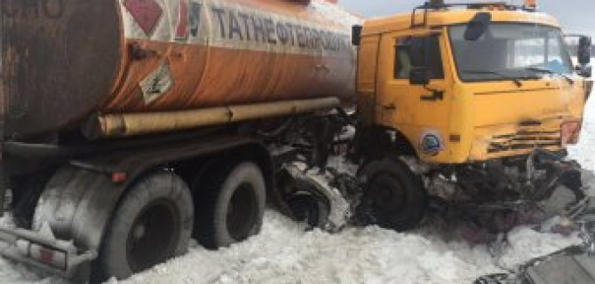 Под Казанью в ДТП с бензовозом погибли двое взрослых и двое детей