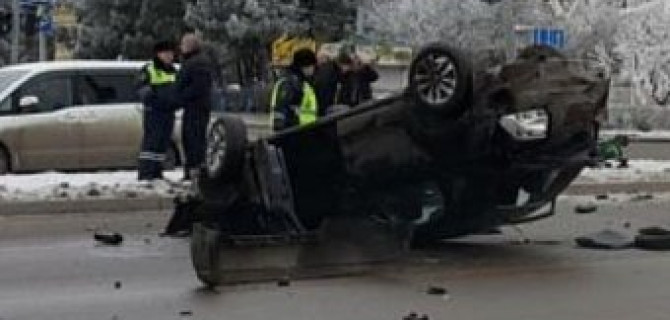 В Ростове иномарка сбила мать с ребенком