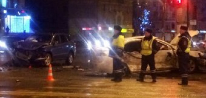 В ночном ДТП в Твери пострадали четыре человека