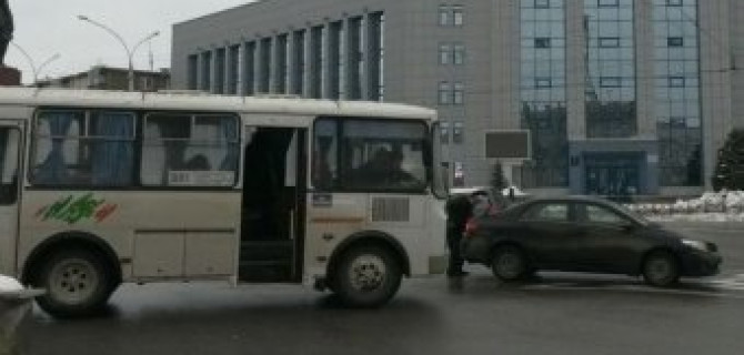 В Липецке в ДТП с маршруткой пострадала трехлетняя девочка