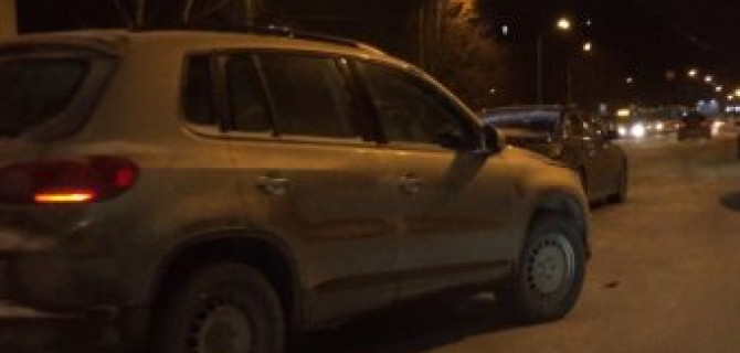 Три машины столкнулись на трамвайных путях на проспекте Энгельса 