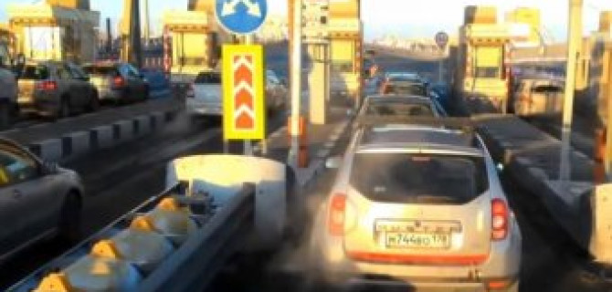 Грузовики пробили шлагбаумы на ЗСД - инцидент комментирует автоэксперт Дмитрий Попов. 