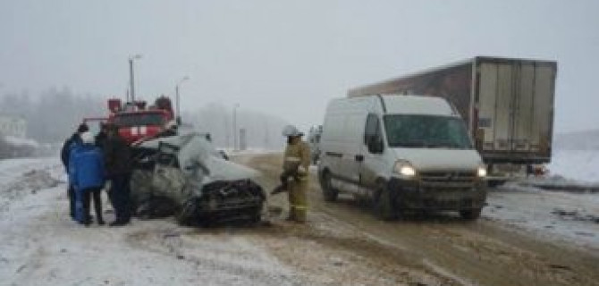 Под Тулой в ДТП с грузовиком погибли два человека