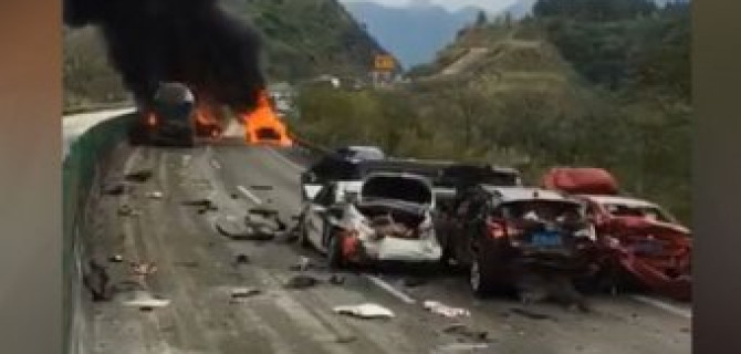 Шесть человек погибли в массовом ДТП на юге Китая