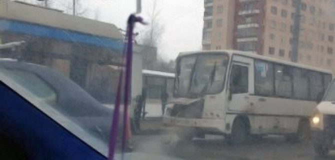 В Петербурге в ДТП с маршруткой и троллейбусом пострадали пятеро