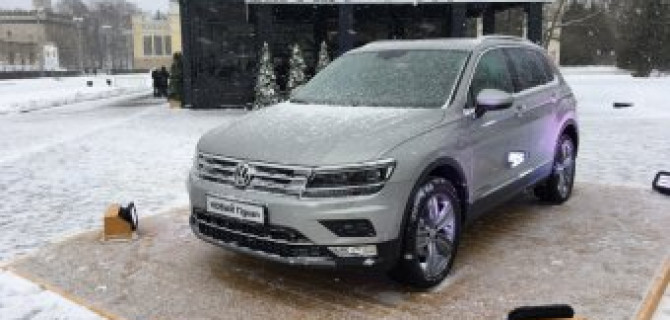 «АВТОРУСЬ» представила новый Volkswagen Tiguan в декорациях зимней сказки