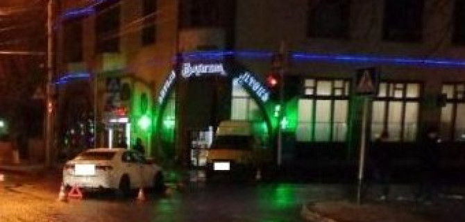 В Ставрополе автомобиль протаранил историческое здание