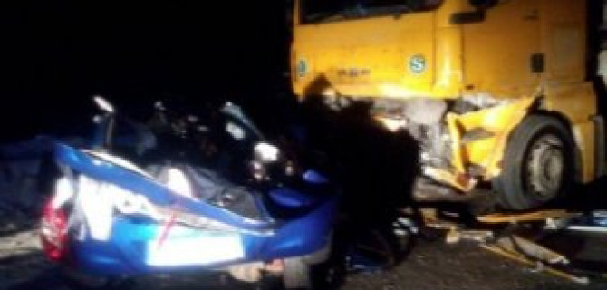 В ДТП с грузовиком под Йошкар-Олой погибли 4 человека