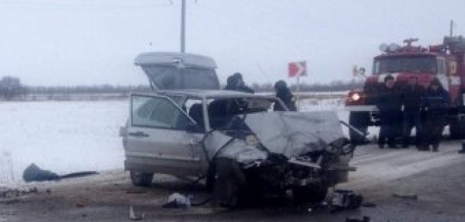 В ДТП в Волгоградской области пострадали дети и беременная женщина