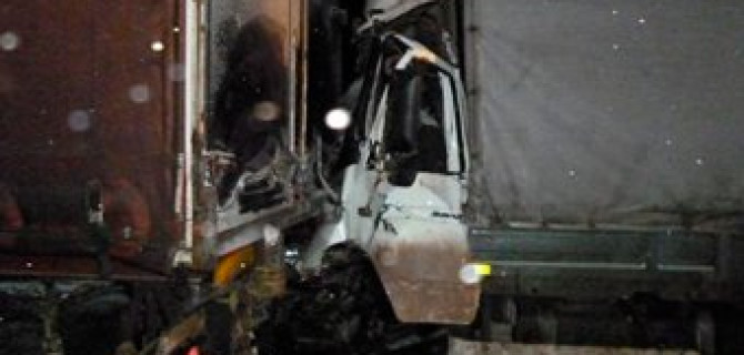 На трассе М-7 в Ядринском районе в ДТП с грузовиками погиб мужчина