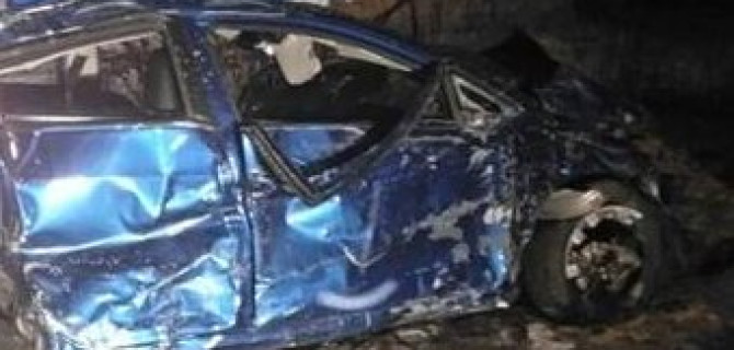 В Ростовской области KIA врезалась в киоск: погибли два человека