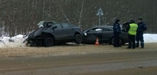 В лобовом ДТП в Ярославской области погибли четыре человека
