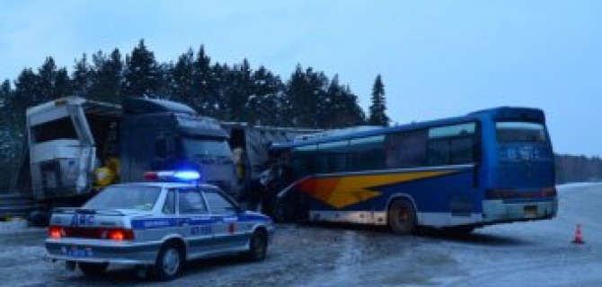 Женщина на "Опеле" спровоцировала страшное ДТП на трассе Пермь – Екатеринбург