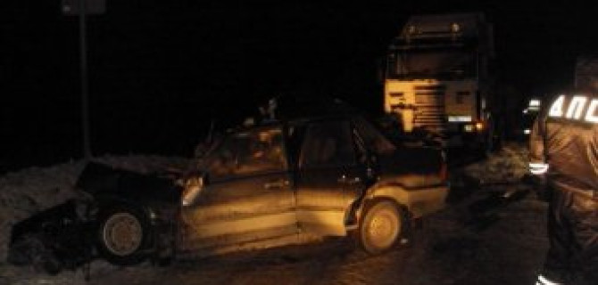 В ДТП с фурой под Воронежем погибли мужчина и молодая девушка