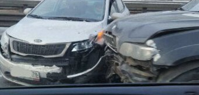 В массовом ДТП со «скорой» на ЗСД в Петербурге пострадали два человека