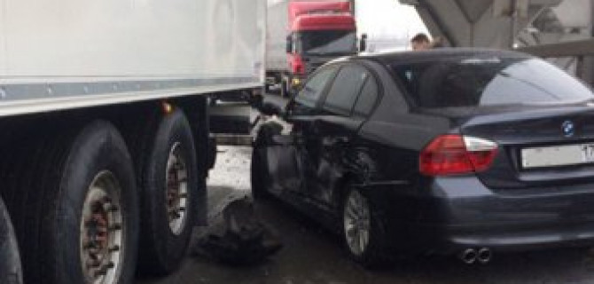 Массовое ДТП с грузовиками на Витебском в Петербурге