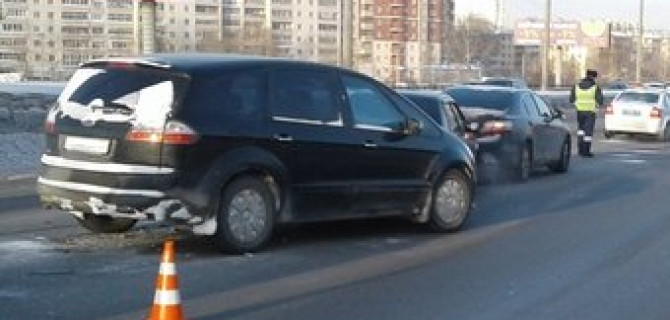 В Екатеринбурге водитель умер за рулем и спровоцировал ДТП