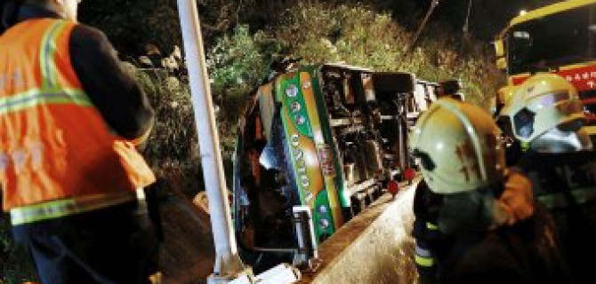 На Тайване в ДТП с туристическим автобусом погибли 32 человека