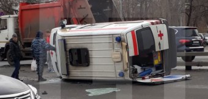 В Москве опрокинулась «скорая»
