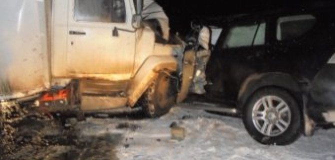 В ДТП с грузовиком под Вологдой погибли два человека