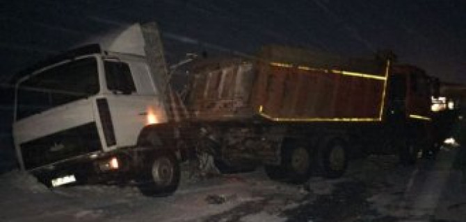 Водитель автобуса погиб в ДТП с грузовиком в Томской области