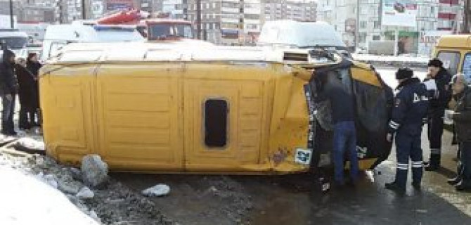 В Магнитогорске опрокинулась маршрутка с пассажирами