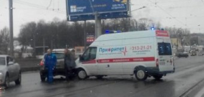 В Петербурге «скорая» попала в ДТП