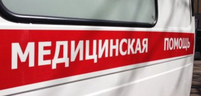 В Петербурге иномарка сбила двух девушек на тротуаре