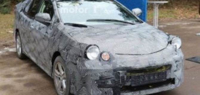 Обновленная Toyota Avensis замечена на дорожных тестах