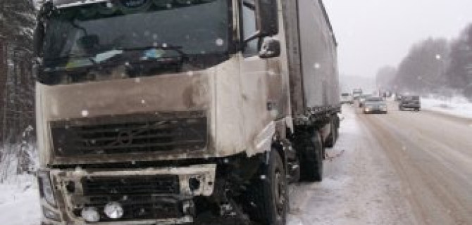 Женщина-водитель погибла в ДТП с грузовиком в Кузбассе