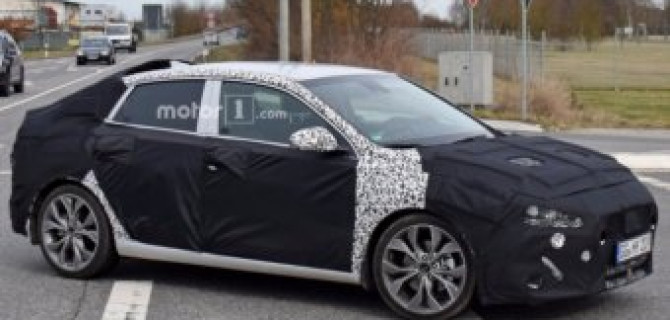 Hyundai i30 Fastback 2018 заснят на тестах