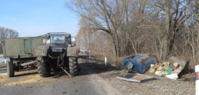 В ДТП с трактором под Курском погибли два человека