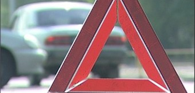 В Москве столкнулись автомобиль и трамвай