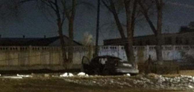 В Самаре иномарка врезалась в столб: погиб молодой пассажир