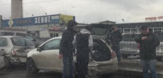 Наркоман за рулем врезался сразу в пять автомобилей на авторынке Энергетиков 