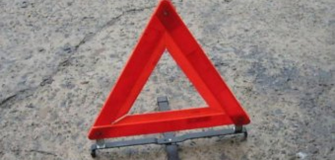 На трассе «Кола» женщина-водитель врезалась в столб и погибла