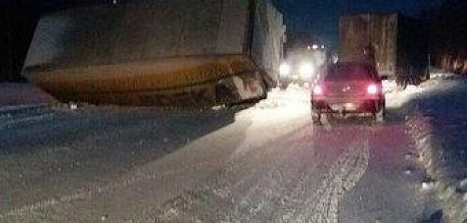 В столкновении с выехвашей на встречку фурой на трассе Сургут-Салехард погиб водитель «Газели»