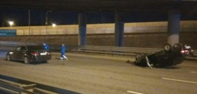 В Петербурге на КАД насмерть сбили человека