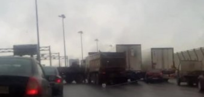 ДТП с большегрузами спровоцировало пробку на КАД