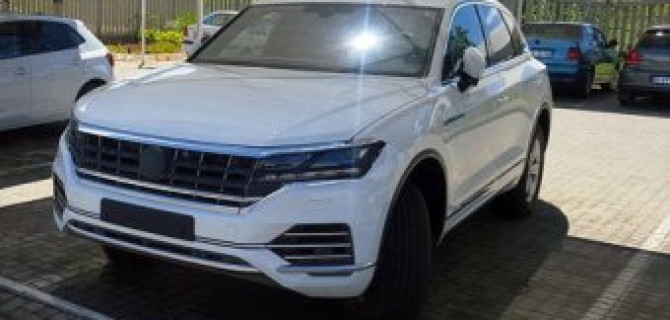 В Сеть выложили фото нового Volkswagen Touareg