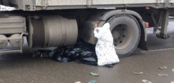 В Кирове фура насмерть сбила мужчину